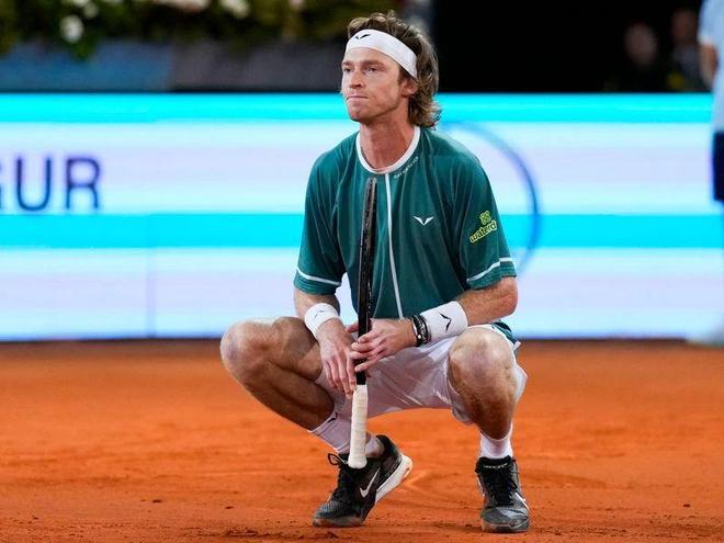 现摘得女子 现摘得女子