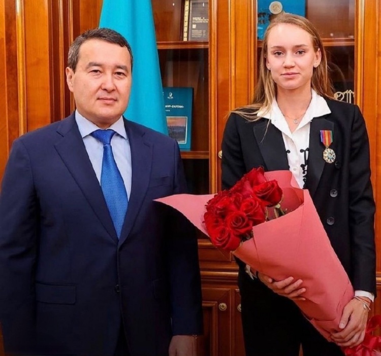 同时通过引 同时通过引